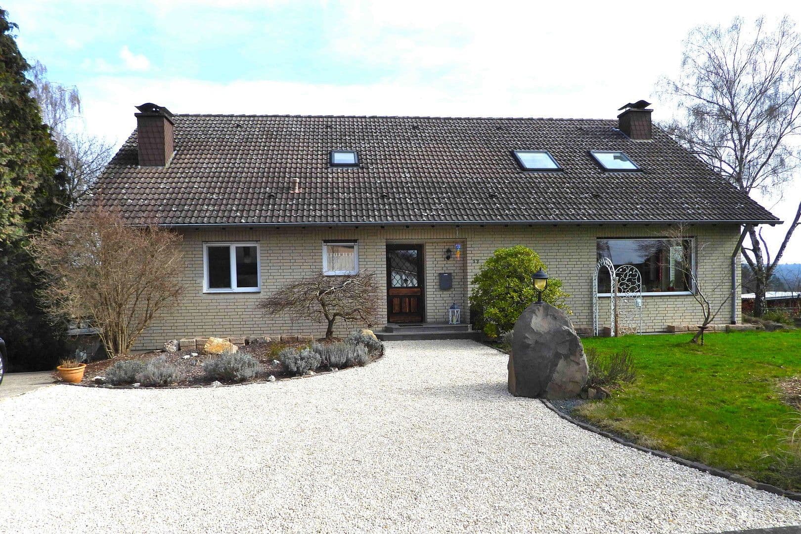 Predaj domu 350 m², pozemek 9.800 m², Dorfstraße 17, Breitscheid, Porýnie-Falcko Predaj domu 350 m², pozemek 9.800 m², Dorfstraße 17, Breitscheid, Porýnie-Falcko