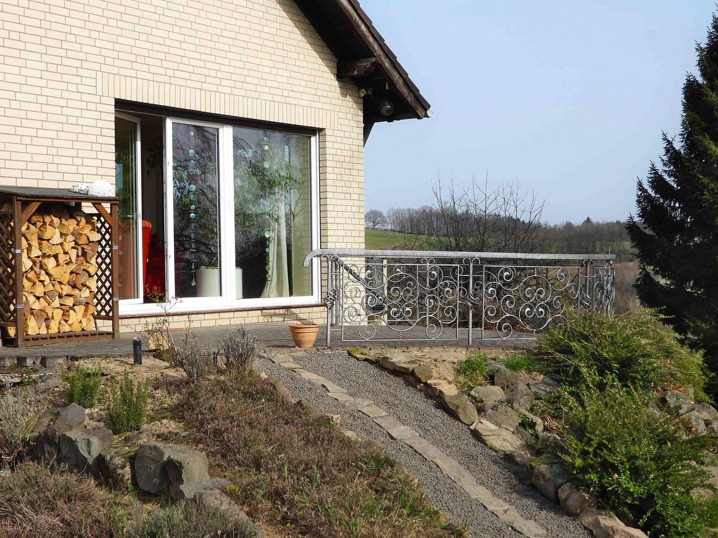 Predaj domu 350 m², pozemek 9.800 m², Dorfstraße 17, Breitscheid, Porýnie-Falcko Predaj domu 350 m², pozemek 9.800 m², Dorfstraße 17, Breitscheid, Porýnie-Falcko