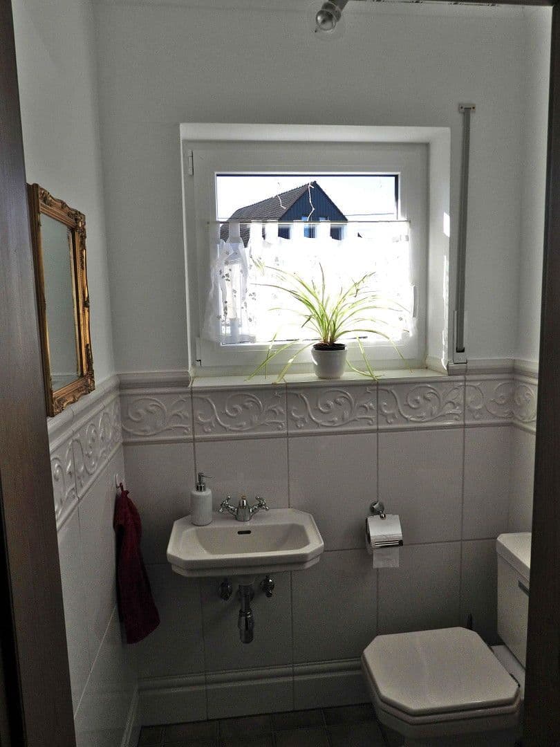 Predaj domu 350 m², pozemek 9.800 m², Dorfstraße 17, Breitscheid, Porýnie-Falcko Predaj domu 350 m², pozemek 9.800 m², Dorfstraße 17, Breitscheid, Porýnie-Falcko