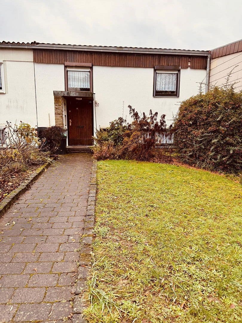 Predaj domu 140 m², pozemek 259 m², Rostocker Straße 20, Saarbrücken, Sársko Predaj domu 140 m², pozemek 259 m², Rostocker Straße 20, Saarbrücken, Sársko