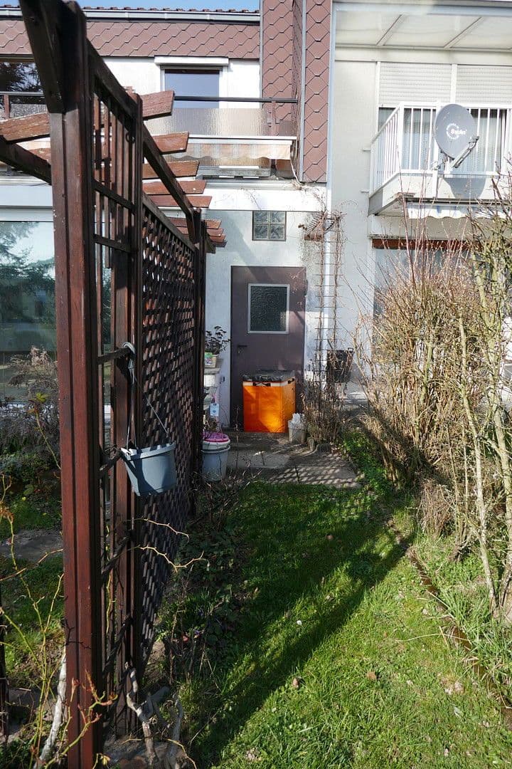 Predaj domu 140 m², pozemek 259 m², Rostocker Straße 20, Saarbrücken, Sársko Predaj domu 140 m², pozemek 259 m², Rostocker Straße 20, Saarbrücken, Sársko