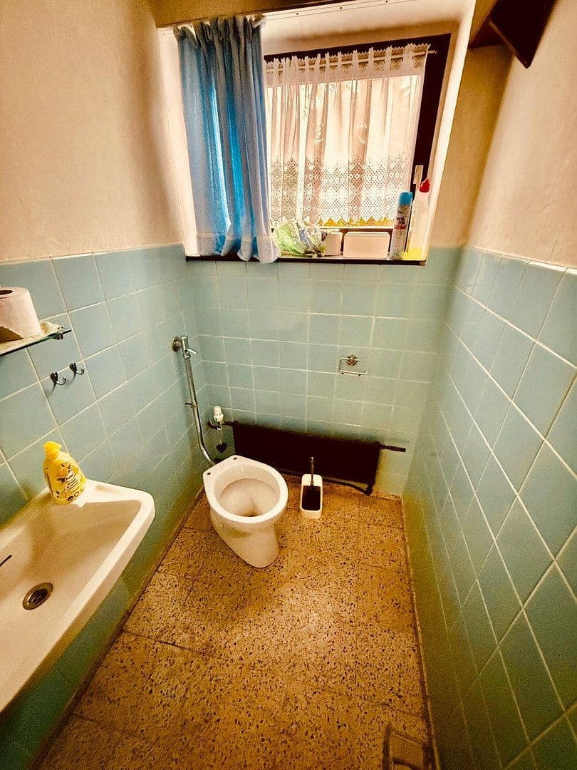 Predaj domu 140 m², pozemek 259 m², Rostocker Straße 20, Saarbrücken, Sársko Predaj domu 140 m², pozemek 259 m², Rostocker Straße 20, Saarbrücken, Sársko