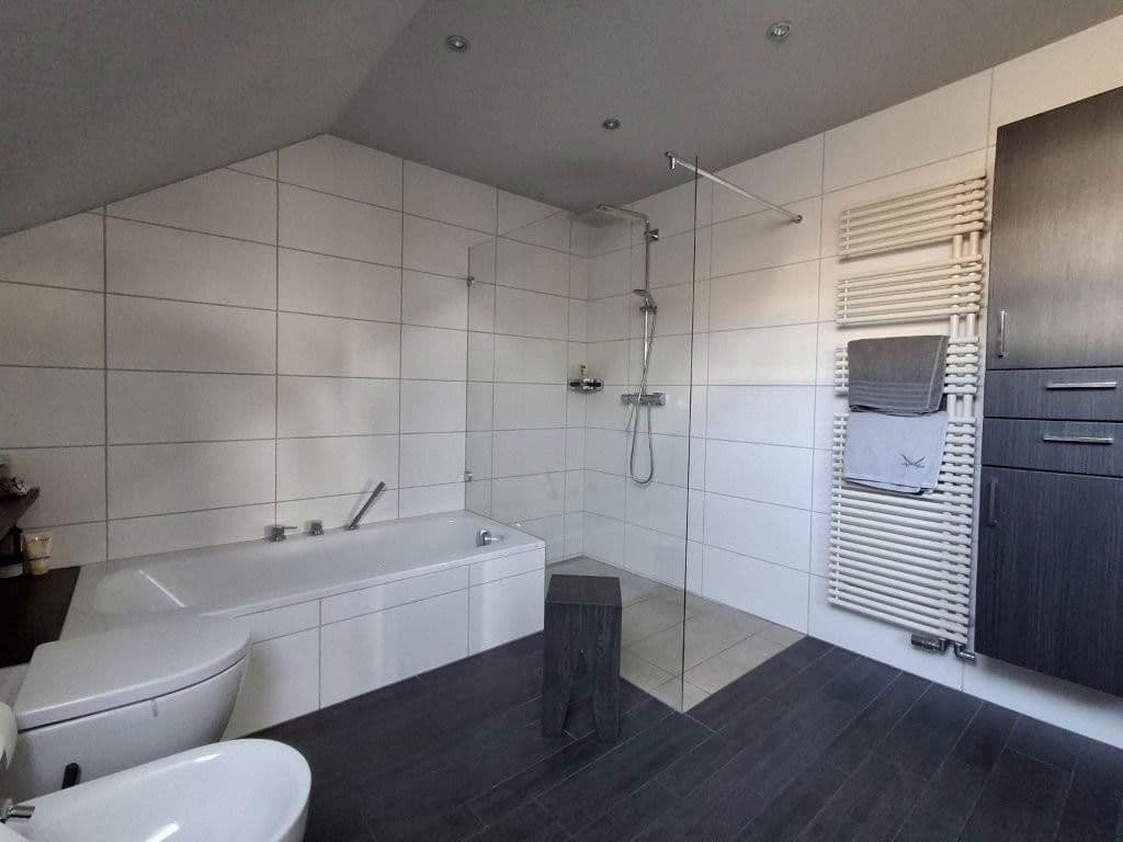 Predaj domu 228 m², pozemek 1.457 m², Schonungen, Bavorsko Predaj domu 228 m², pozemek 1.457 m², Schonungen, Bavorsko