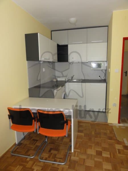 Prenájom bytu 1-izbový 24 m², Štefánikova, Zlín, Zlínský kraj Prenájom bytu 1-izbový 24 m², Štefánikova, Zlín, Zlínský kraj