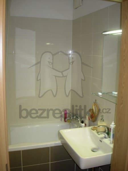 Prenájom bytu 2-izbový 60 m², V dolině, Praha, Praha Prenájom bytu 2-izbový 60 m², V dolině, Praha, Praha
