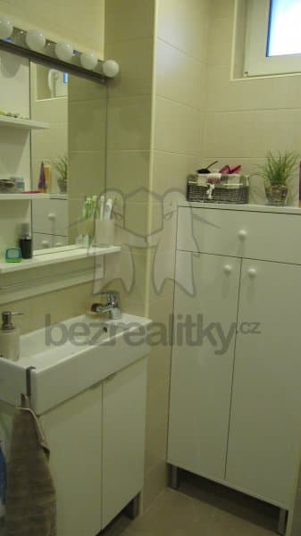 Prenájom bytu 2-izbový 42 m², Humpolecká, Praha, Praha Prenájom bytu 2-izbový 42 m², Humpolecká, Praha, Praha