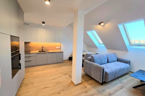 Predaj bytu 3-izbový 84 m², Ruská, Praha Predaj bytu 3-izbový 84 m², Ruská, Praha