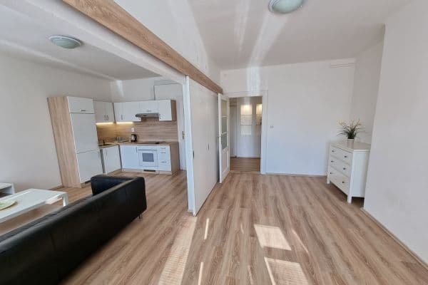 Prenájom bytu 2-izbový 50 m², Levá, Praha Prenájom bytu 2-izbový 50 m², Levá, Praha
