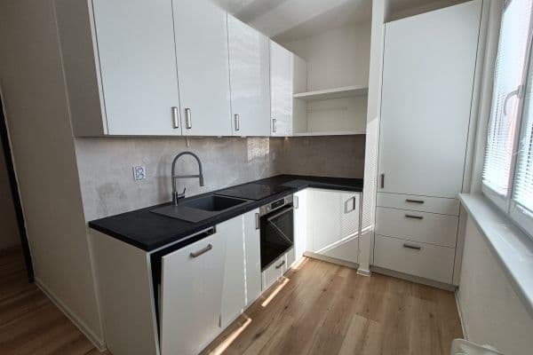 Prenájom bytu 1-izbový 36 m², Komenského, Odolena Voda Prenájom bytu 1-izbový 36 m², Komenského, Odolena Voda