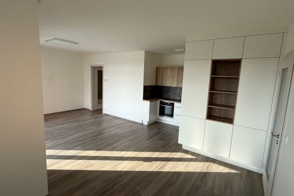 Prenájom bytu 3-izbový 82 m², Mazurská, Praha Prenájom bytu 3-izbový 82 m², Mazurská, Praha