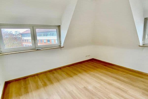 Prenájom bytu 4-izbový 64 m², Stuttgart Prenájom bytu 4-izbový 64 m², Stuttgart