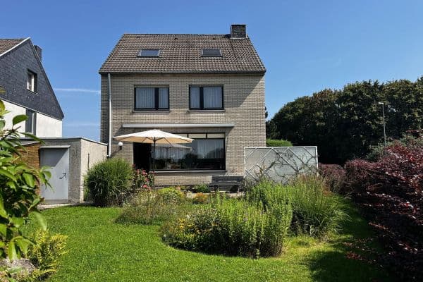 Predaj domu 152 m², pozemek 360 m², Auf Überhaaren 51, Aachen Predaj domu 152 m², pozemek 360 m², Auf Überhaaren 51, Aachen