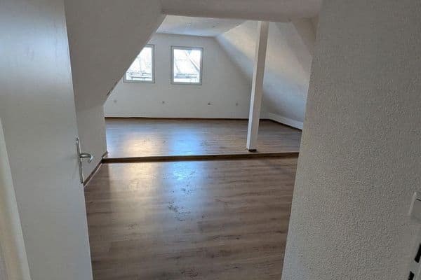 Prenájom bytu 3-izbový 90 m², Stetten a. H. Schwaigern Prenájom bytu 3-izbový 90 m², Stetten a. H. Schwaigern