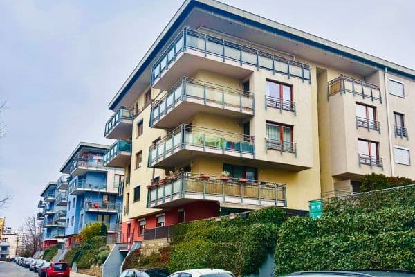 Prenájom bytu 4-izbový 100 m², Jana Přibíka, Praha Prenájom bytu 4-izbový 100 m², Jana Přibíka, Praha