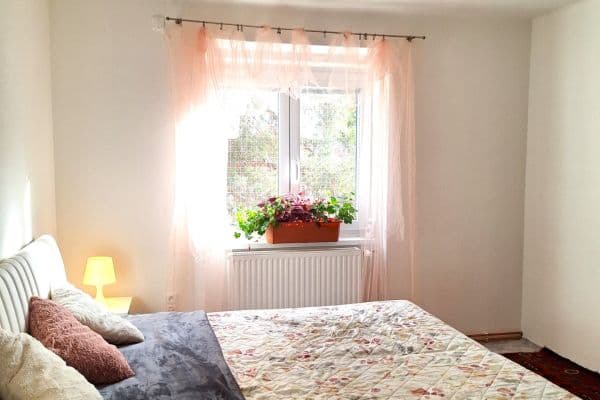 Prenájom bytu 3-izbový 68 m², Benešova, Kutná Hora Prenájom bytu 3-izbový 68 m², Benešova, Kutná Hora