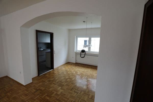 Prenájom bytu 3-izbový 91 m², Wiesenstr. 89, Östringen Prenájom bytu 3-izbový 91 m², Wiesenstr. 89, Östringen