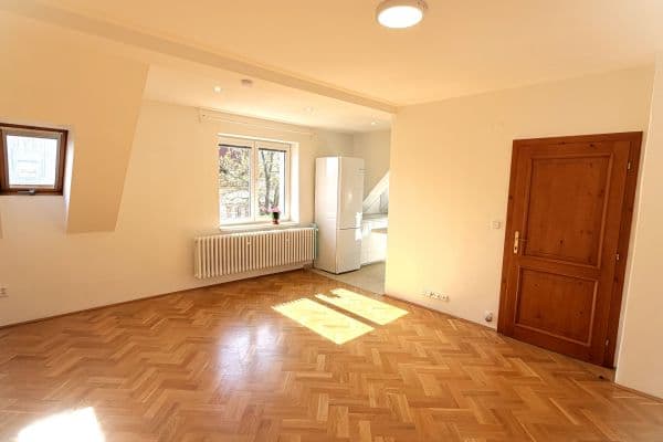 Prenájom bytu 3-izbový 95 m², Na Pískách, Praha Prenájom bytu 3-izbový 95 m², Na Pískách, Praha