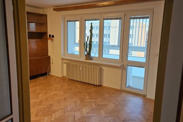 Prenájom bytu 4-izbový 78 m², Hrusická, Praha Prenájom bytu 4-izbový 78 m², Hrusická, Praha