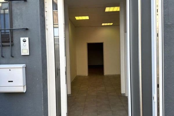 Prenájom nebytového priestoru 170 m², Wiesenstrasse 2, Karlsruhe Grünwettersbach, Bádensko-Wurttembersko Prenájom nebytového priestoru 170 m², Wiesenstrasse 2, Karlsruhe Grünwettersbach, Bádensko-Wurttembersko