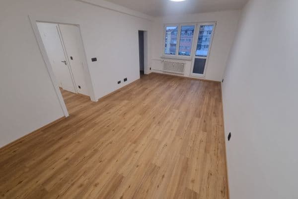 Prenájom bytu 3-izbový 75 m², Žerotínovo nám., Přerov Prenájom bytu 3-izbový 75 m², Žerotínovo nám., Přerov