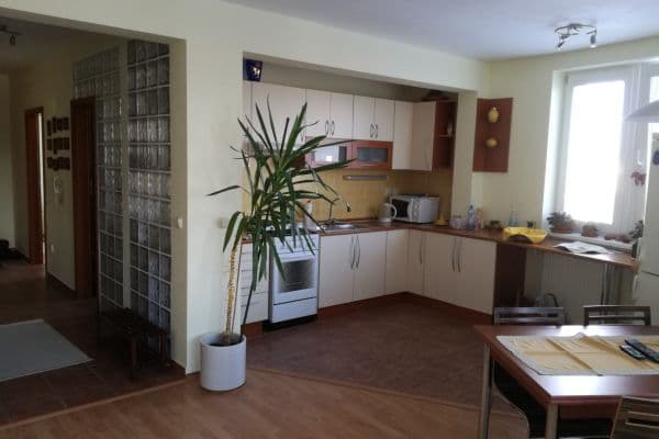 Prenájom bytu 2-izbový 72 m², Nejedlého, Dúbravka Prenájom bytu 2-izbový 72 m², Nejedlého, Dúbravka