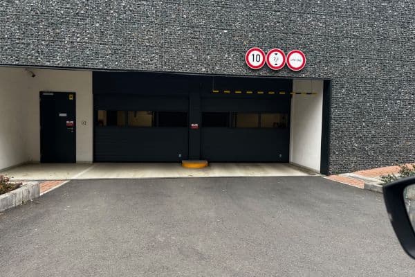 Prenájom garáže 12 m², Zlochova, Praha Prenájom garáže 12 m², Zlochova, Praha