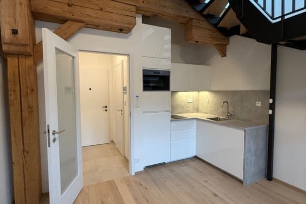 Prenájom bytu 2-izbový 43 m², Závišova, Praha Prenájom bytu 2-izbový 43 m², Závišova, Praha