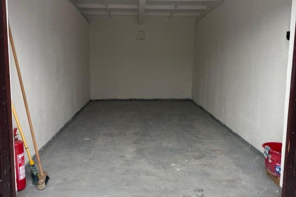 Prenájom garáže 19 m², U Prioru, Praha Prenájom garáže 19 m², U Prioru, Praha