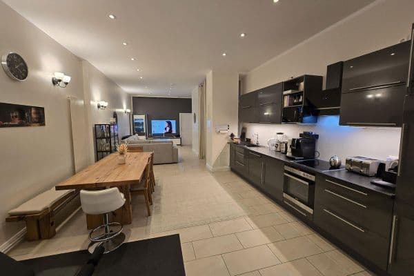 Prenájom bytu 4-izbový 120 m², Berlin, Berlín Prenájom bytu 4-izbový 120 m², Berlin, Berlín