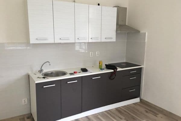 Prenájom bytu 2-izbový 50 m², Šrámkova, nečleněný Liberec Prenájom bytu 2-izbový 50 m², Šrámkova, nečleněný Liberec