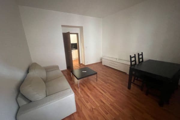 Prenájom bytu 2-izbový 60 m², Slovinská, Praha Prenájom bytu 2-izbový 60 m², Slovinská, Praha