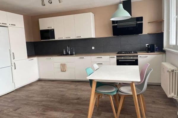 Prenájom bytu 3-izbový 67 m², Na Cihelně, Český Brod Prenájom bytu 3-izbový 67 m², Na Cihelně, Český Brod