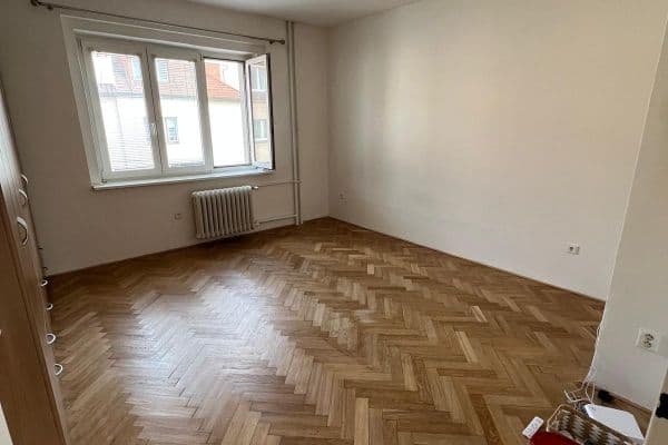 Prenájom bytu 2-izbový 43 m², Koláčkova, Praha Prenájom bytu 2-izbový 43 m², Koláčkova, Praha