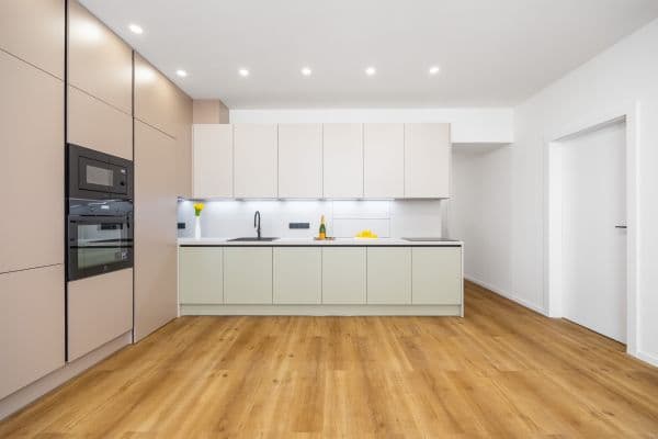 Predaj bytu 3-izbový 95 m², Řezáčovo náměstí, Praha Predaj bytu 3-izbový 95 m², Řezáčovo náměstí, Praha