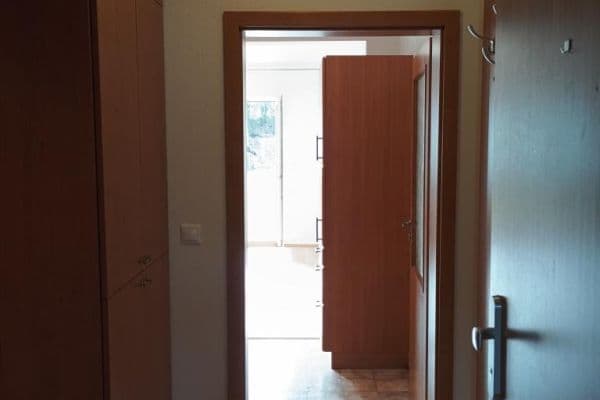 Prenájom bytu 1-izbový 34 m², Borová, Chýně Prenájom bytu 1-izbový 34 m², Borová, Chýně