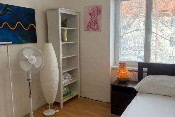 Prenájom bytu 1-izbový 31 m², Křivoklátská, Praha Prenájom bytu 1-izbový 31 m², Křivoklátská, Praha