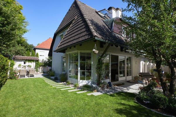 Predaj domu 151 m², pozemek 221 m², München, Bavorsko Predaj domu 151 m², pozemek 221 m², München, Bavorsko