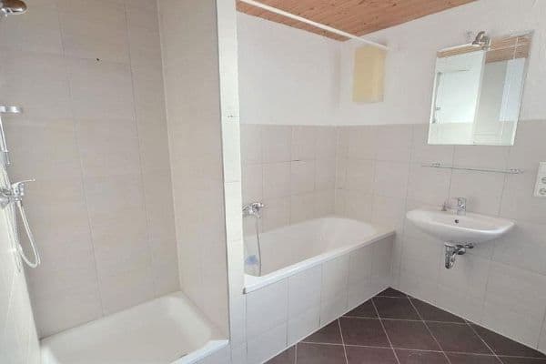 Prenájom bytu 2-izbový 68 m², Hohenstaufenstr. 56, Pforzheim, Bádensko-Wurttembersko Prenájom bytu 2-izbový 68 m², Hohenstaufenstr. 56, Pforzheim, Bádensko-Wurttembersko