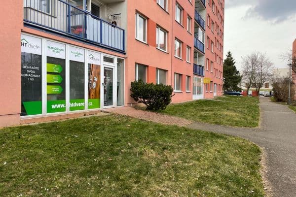 Prenájom nebytového priestoru 33 m², Konstantinova, Praha Prenájom nebytového priestoru 33 m², Konstantinova, Praha