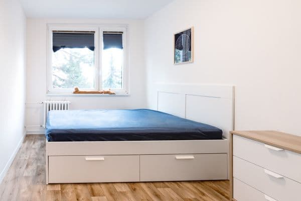 Prenájom bytu 2-izbový 45 m², Vlastina, Praha Prenájom bytu 2-izbový 45 m², Vlastina, Praha