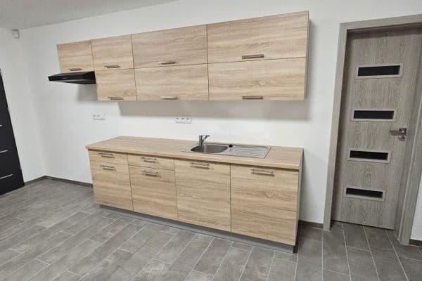 Prenájom bytu 1-izbový 31 m², M. Rovenské, Karlovy Vary Prenájom bytu 1-izbový 31 m², M. Rovenské, Karlovy Vary