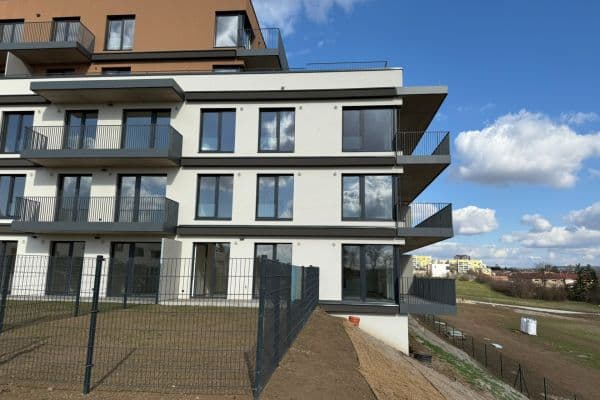 Prenájom bytu 3-izbový 74 m², Haenkeho, Praha Prenájom bytu 3-izbový 74 m², Haenkeho, Praha