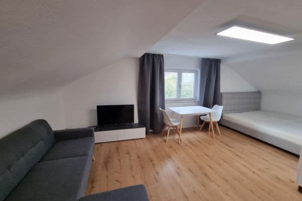 Prenájom bytu 1-izbový 30 m², Esslingen Prenájom bytu 1-izbový 30 m², Esslingen