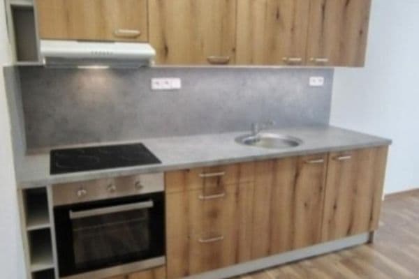 Prenájom bytu 4-izbový 100 m², Benešova, Kutná Hora Prenájom bytu 4-izbový 100 m², Benešova, Kutná Hora