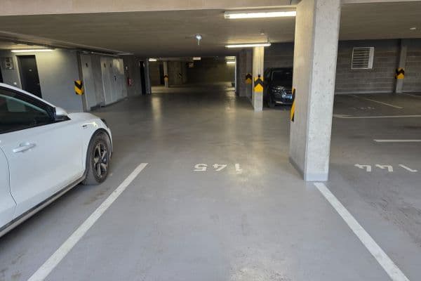 Prenájom garáže 12 m², Kardausova, Praha Prenájom garáže 12 m², Kardausova, Praha