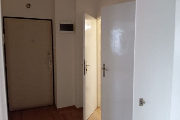 Prenájom bytu 2-izbový 44 m², Plzeňská, Praha Prenájom bytu 2-izbový 44 m², Plzeňská, Praha