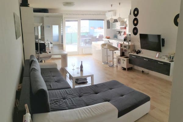Prenájom bytu 2-izbový 54 m², Přeštická, Praha Prenájom bytu 2-izbový 54 m², Přeštická, Praha
