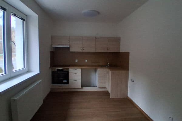 Prenájom bytu 2-izbový 40 m², Komenského, Zdice Prenájom bytu 2-izbový 40 m², Komenského, Zdice