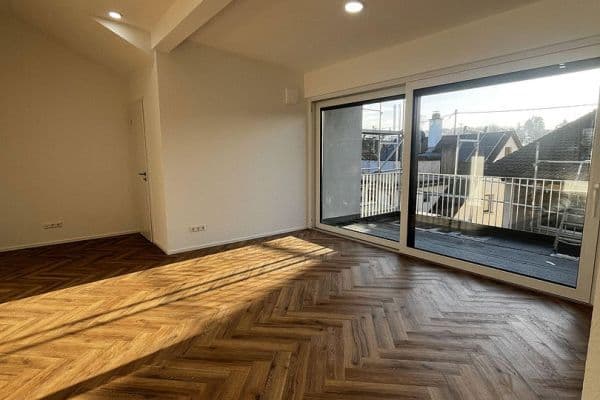 Prenájom bytu 3-izbový 100 m², Nürtingen Prenájom bytu 3-izbový 100 m², Nürtingen