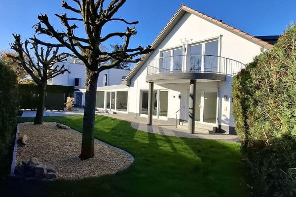 Predaj domu 526 m², pozemek 993 m², Auf dem Niederberg 26 - 26a, Sankt Augustin Predaj domu 526 m², pozemek 993 m², Auf dem Niederberg 26 - 26a, Sankt Augustin